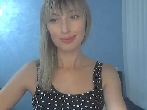 Snapshot of EffectMaya chatting on September 18, 2:52 pm EffectMaya online show from September 18, 2:52 pm