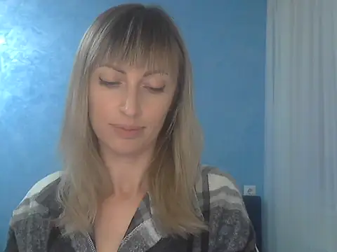 Snapshot of EffectMaya chatting on September 25, 7:06 pm EffectMaya online show from September 25, 7:06 pm