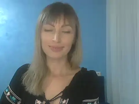 Snapshot of EffectMaya chatting on October 4, 3:43 pm EffectMaya online show from October 4, 3:43 pm