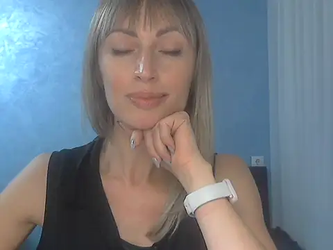 Snapshot of EffectMaya chatting on October 25, 3:18 pm EffectMaya online show from October 25, 3:18 pm