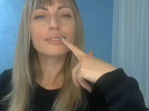 Snapshot of EffectMaya chatting on November 3, 3:24 pm EffectMaya online show from November 3, 3:24 pm