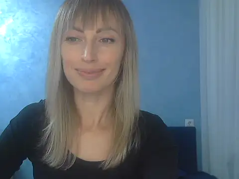 Snapshot of EffectMaya chatting on November 9, 2:37 pm EffectMaya online show from November 9, 2:37 pm