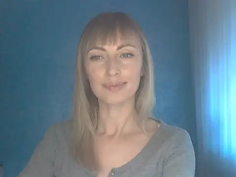 Snapshot of EffectMaya chatting on November 12, 11:32 am EffectMaya online show from November 12, 11:32 am