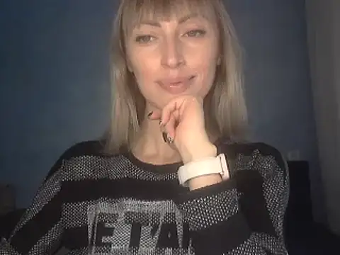 Snapshot of EffectMaya chatting on November 17, 10:54 am EffectMaya online show from November 17, 10:54 am