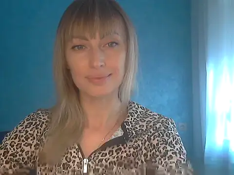 Snapshot of EffectMaya chatting on November 28, 10:40 am EffectMaya online show from November 28, 10:40 am