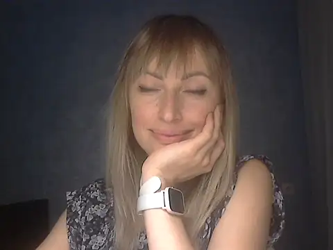 Snapshot of EffectMaya chatting on December 1, 6:35 pm EffectMaya online show from December 1, 6:35 pm