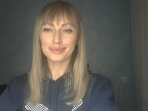 Snapshot of EffectMaya chatting on December 2, 8:04 pm EffectMaya online show from December 2, 8:04 pm