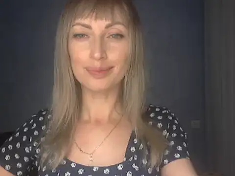 Snapshot of EffectMaya chatting on December 14, 6:23 pm EffectMaya online show from December 14, 6:23 pm