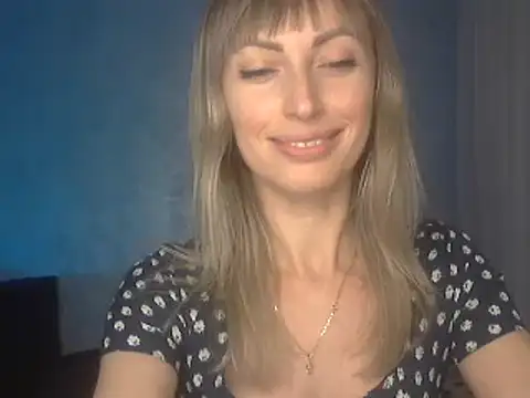 Snapshot of EffectMaya chatting on December 15, 6:34 pm EffectMaya online show from December 15, 6:34 pm