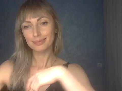 Snapshot of EffectMaya chatting on December 16, 5:40 pm EffectMaya online show from December 16, 5:40 pm