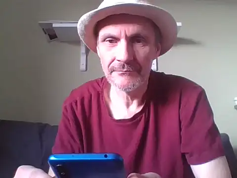 Snapshot of Zed0l1Mod chatting on December 15, 9:35 am Zed0l1Mod online show from December 15, 9:35 am