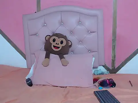 Madeline Woods online show from October 13, 2:50 pm