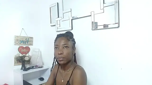 Madeline Woods online show from November 29, 12:19 pm