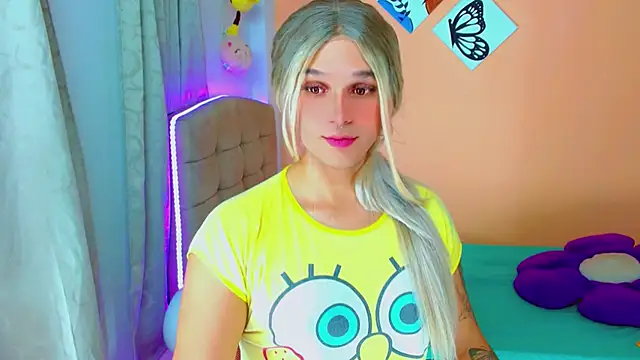 Snapshot of TaylorMon chatting on November 15, 5:49 am TaylorMon online show from November 15, 5:49 am