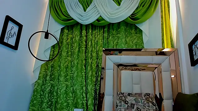 Snapshot of Alanna_hot3 chatting on February 4, 7:22 pm Alanna hot3 online show from February 4, 7:22 pm