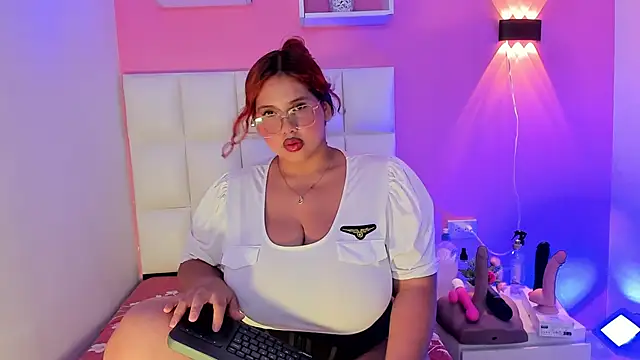Snapshot of Alanna_hot3 chatting on October 16, 7:26 pm Alanna hot3 online show from October 16, 7:26 pm