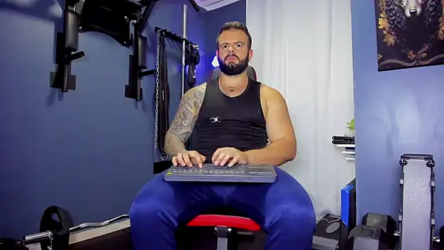 Snapshot of Johnnygrayson1 chatting on December 15, 10:15 pm Johnnygrayson1 online show from December 15, 10:15 pm