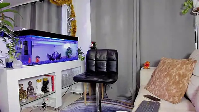 Snapshot of Johnnygrayson1 chatting on December 22, 12:07 am Johnnygrayson1 online show from December 22, 12:07 am