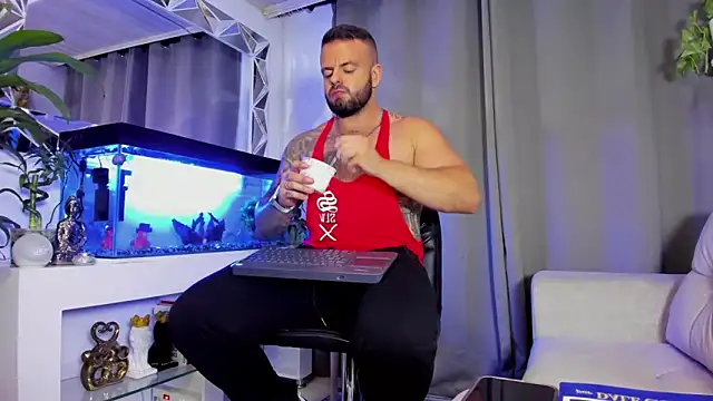 Snapshot of Johnnygrayson1 chatting on January 4, 12:27 am Johnnygrayson1 online show from January 4, 12:27 am