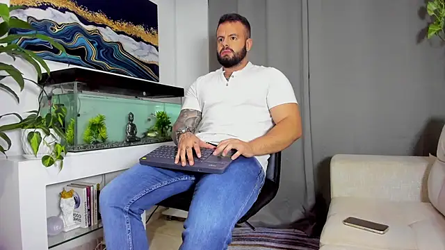 Snapshot of Johnnygrayson1 chatting on January 24, 11:23 pm Johnnygrayson1 online show from January 24, 11:23 pm