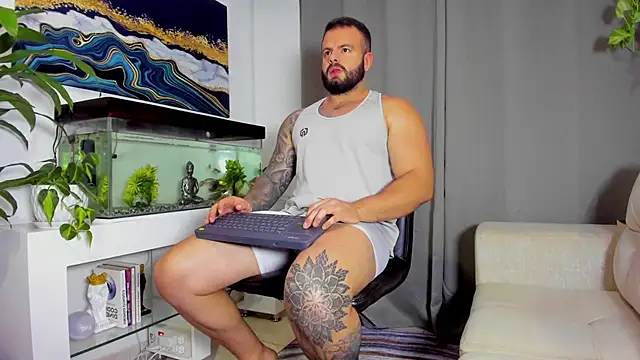 Snapshot of Johnnygrayson1 chatting on January 25, 11:43 pm Johnnygrayson1 online show from January 25, 11:43 pm