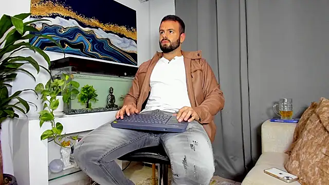 Snapshot of Johnnygrayson1 chatting on February 19, 12:14 am Johnnygrayson1 online show from February 19, 12:14 am