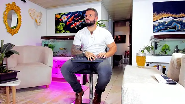 Snapshot of Johnnygrayson1 chatting on March 6, 10:26 pm Johnnygrayson1 online show from March 6, 10:26 pm