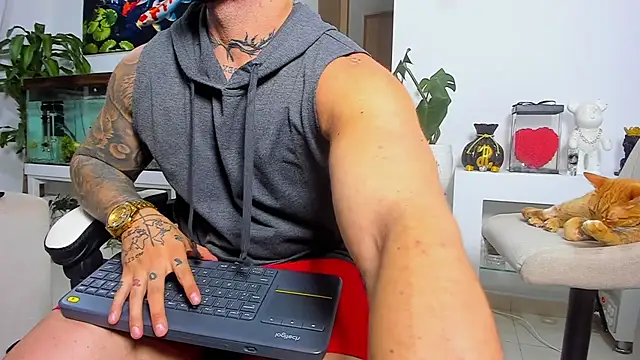 Snapshot of Johnnygrayson1 chatting on October 5, 12:20 am Johnnygrayson1 online show from October 5, 12:20 am