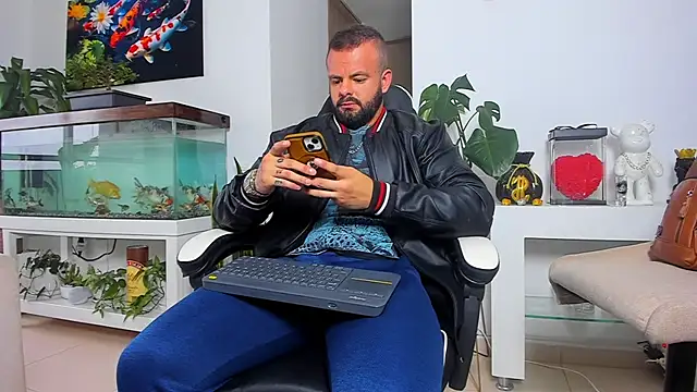 Snapshot of Johnnygrayson1 chatting on October 11, 9:57 pm Johnnygrayson1 online show from October 11, 9:57 pm