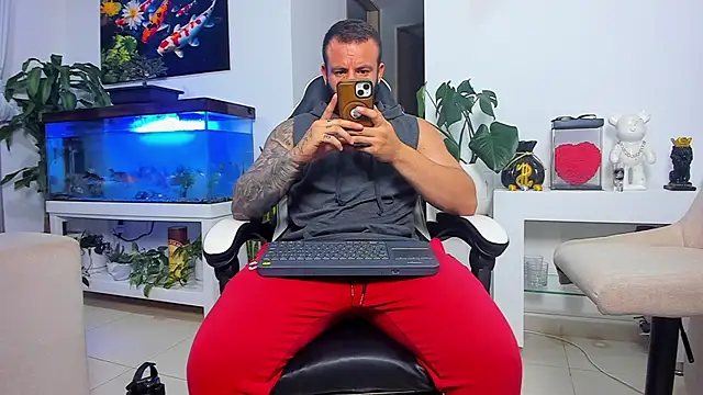 Snapshot of Johnnygrayson1 chatting on October 23, 12:21 am Johnnygrayson1 online show from October 23, 12:21 am