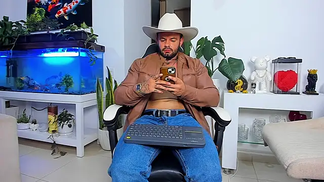 Snapshot of Johnnygrayson1 chatting on November 10, 12:20 am Johnnygrayson1 online show from November 10, 12:20 am