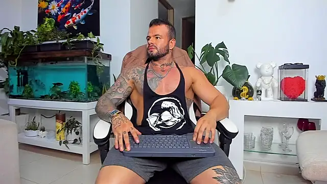 Snapshot of Johnnygrayson1 chatting on November 11, 12:10 am Johnnygrayson1 online show from November 11, 12:10 am