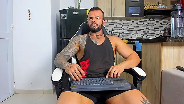 Snapshot of Johnnygrayson1 chatting on November 28, 12:46 am Johnnygrayson1 online show from November 28, 12:46 am