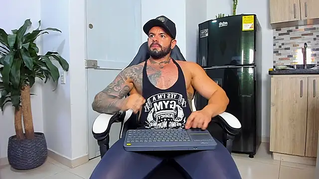 Snapshot of Johnnygrayson1 chatting on November 28, 11:18 pm Johnnygrayson1 online show from November 28, 11:18 pm