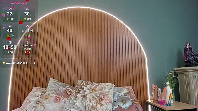 NayeCloud online show from October 16, 3:40 am