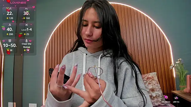 NayeCloud online show from October 29, 3:31 am