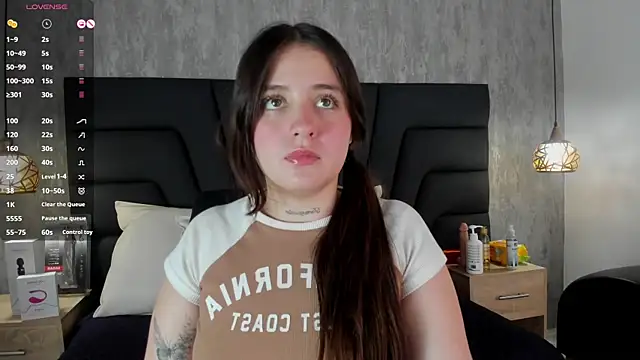 Snapshot of Sabrina_Lennox chatting on March 15, 1:41 am Sabrina Lennox online show from March 15, 1:41 am