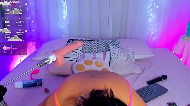 CuteRomi online show from December 18, 10:19 am