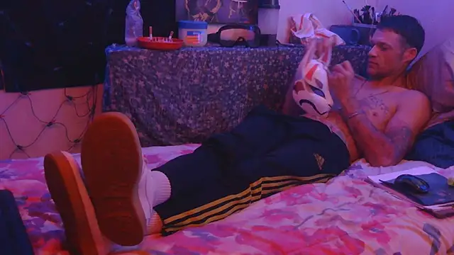 Snapshot of TheOneYouLove69 chatting on November 7, 1:16 am TheOneYouLove69 online show from November 7, 1:16 am