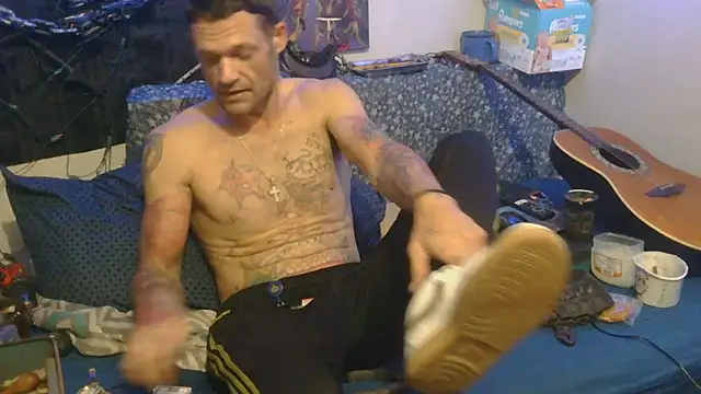 Snapshot of TheOneYouLove69 chatting on November 19, 8:36 am TheOneYouLove69 online show from November 19, 8:36 am