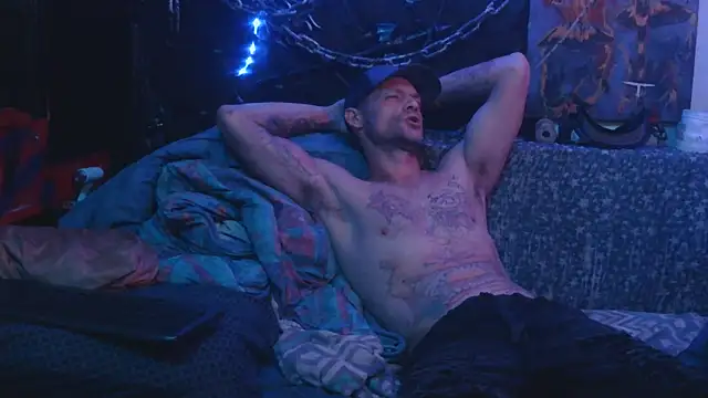 Snapshot of TheOneYouLove69 chatting on November 20, 3:18 am TheOneYouLove69 online show from November 20, 3:18 am