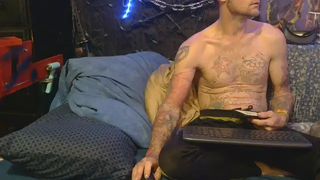 Snapshot of TheOneYouLove69 chatting on November 20, 9:14 pm TheOneYouLove69 online show from November 20, 9:14 pm