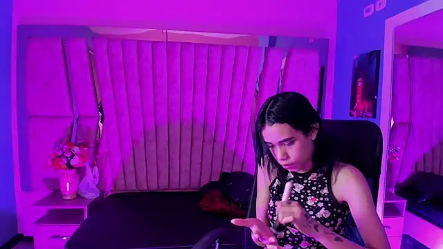 Jasmin Skinny online show from February 19, 9:17 am