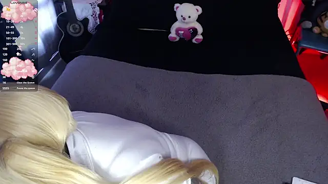 Theprojectsaraa online show from March 5, 6:45 pm