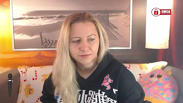 Snapshot of BigBoobsARRI chatting on December 5, 7:27 am BigBoobsARRI online show from December 5, 7:27 am