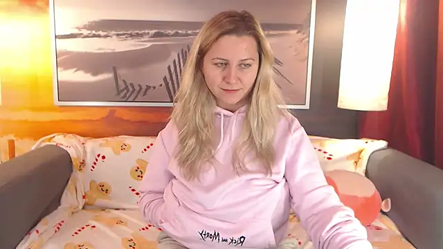 Snapshot of BigBoobsARRI chatting on December 12, 12:38 am BigBoobsARRI online show from December 12, 12:38 am