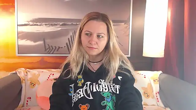 Snapshot of BigBoobsARRI chatting on December 13, 12:09 am BigBoobsARRI online show from December 13, 12:09 am