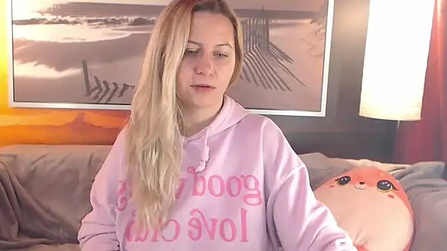 Snapshot of BigBoobsARRI chatting on December 19, 8:13 am BigBoobsARRI online show from December 19, 8:13 am