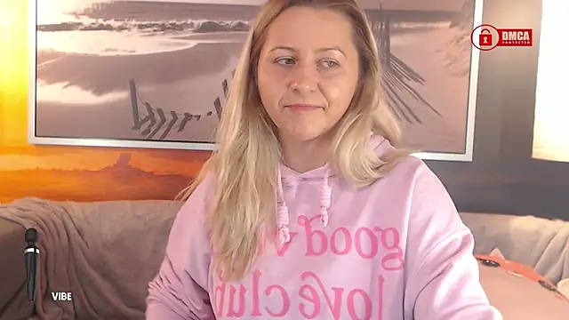 Snapshot of BigBoobsARRI chatting on January 8, 8:18 pm BigBoobsARRI online show from January 8, 8:18 pm