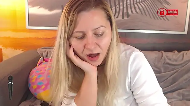 Snapshot of BigBoobsARRI chatting on January 17, 9:49 am BigBoobsARRI online show from January 17, 9:49 am